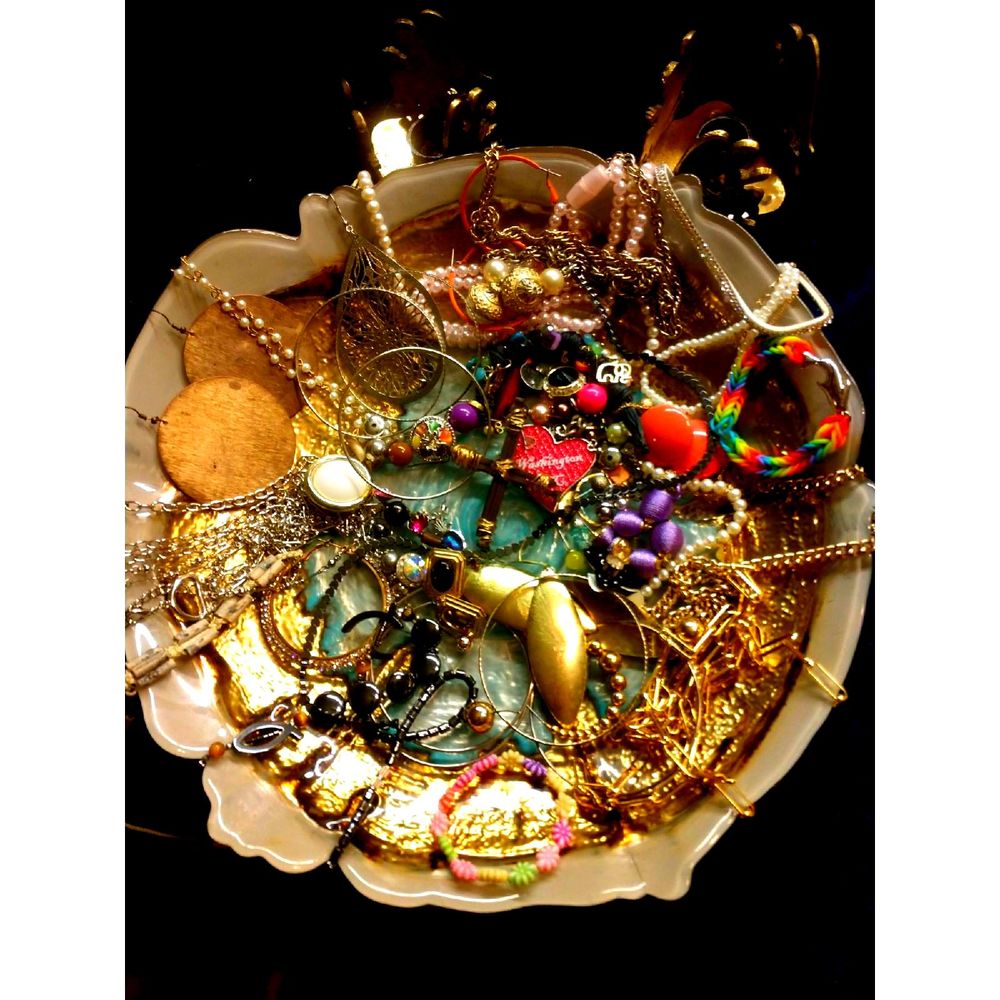LOT OF WEARABLE REPAIRABLE JEWELRY